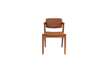 WOODEN Z-SHAPED CHAIR